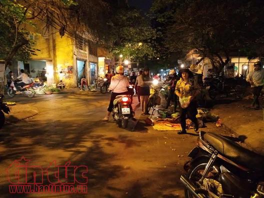 'Phớt lờ" mức phạt tới 7 triệu đồng, rác thải 'bủa vây' chợ cóc, chợ tạm ảnh 3